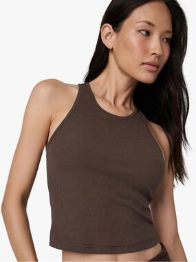 Vuori Pose Plyo Ribbed Crop Tank in Chocolate